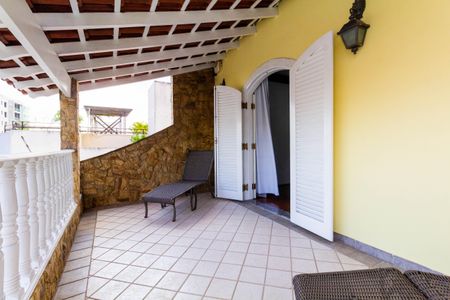 Casa à venda com 450m², 4 quartos e 2 vagas Casa à venda com 450m², 4 quartos e 2 vagasVaranda 1