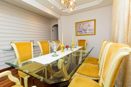 Casa à venda com 450m², 4 quartos e 2 vagas Casa à venda com 450m², 4 quartos e 2 vagasCopa