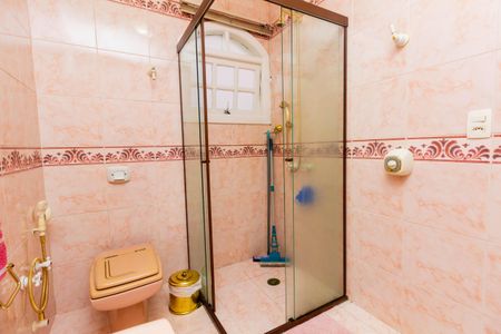 Casa à venda com 450m², 4 quartos e 2 vagas Casa à venda com 450m², 4 quartos e 2 vagasBanheiro da Suíte 2