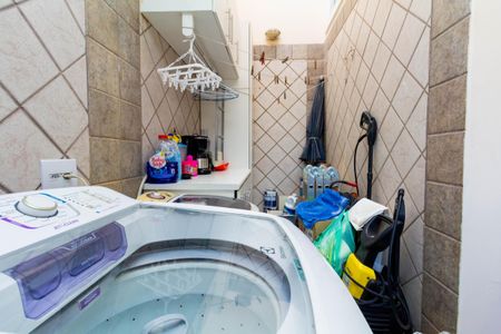 Casa à venda com 450m², 4 quartos e 2 vagas Casa à venda com 450m², 4 quartos e 2 vagasÁrea de Serviço