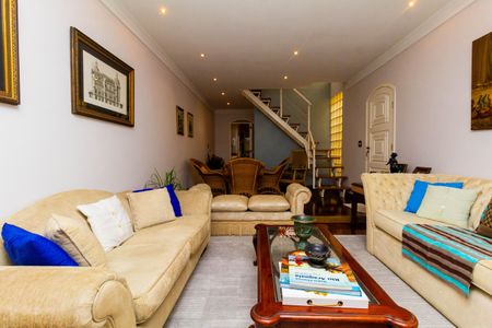 Casa à venda com 450m², 4 quartos e 2 vagas Casa à venda com 450m², 4 quartos e 2 vagasSala 1