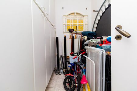 Casa à venda com 450m², 4 quartos e 2 vagas Casa à venda com 450m², 4 quartos e 2 vagasDespensa