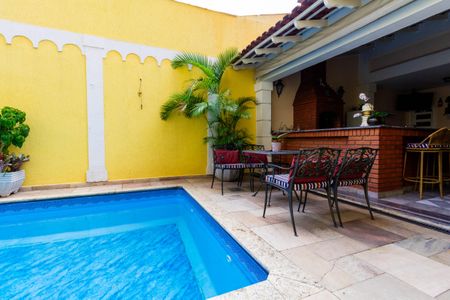 Casa à venda com 450m², 4 quartos e 2 vagas Casa à venda com 450m², 4 quartos e 2 vagasPiscina