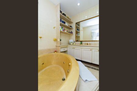 Casa à venda com 450m², 4 quartos e 2 vagas Casa à venda com 450m², 4 quartos e 2 vagasBanheiro da Suíte 3