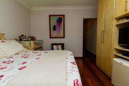 Casa à venda com 450m², 4 quartos e 2 vagas Casa à venda com 450m², 4 quartos e 2 vagasQuarto 3 - suíte com varanda e closet