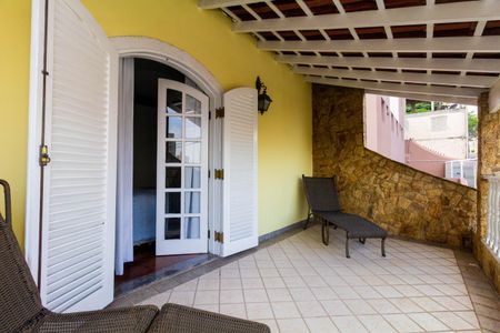 Casa à venda com 450m², 4 quartos e 2 vagas Casa à venda com 450m², 4 quartos e 2 vagasVaranda 1