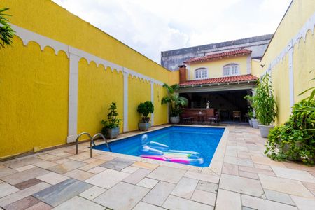Casa à venda com 450m², 4 quartos e 2 vagas Casa à venda com 450m², 4 quartos e 2 vagasPiscina