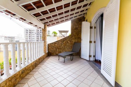 Casa à venda com 450m², 4 quartos e 2 vagas Casa à venda com 450m², 4 quartos e 2 vagasVaranda 1