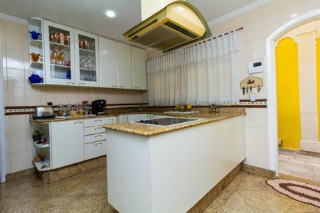 Casa à venda com 450m², 4 quartos e 2 vagas Casa à venda com 450m², 4 quartos e 2 vagasCozinha