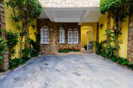 Casa à venda com 450m², 4 quartos e 2 vagas Casa à venda com 450m², 4 quartos e 2 vagasGaragem