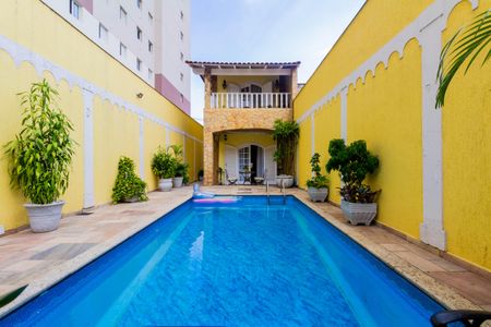 Casa à venda com 450m², 4 quartos e 2 vagas Casa à venda com 450m², 4 quartos e 2 vagasPiscina