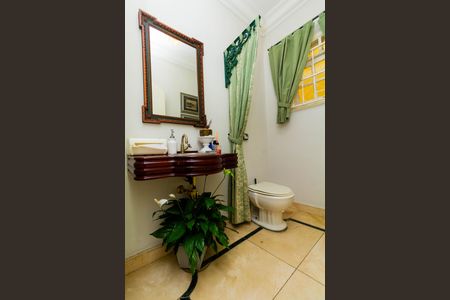 Casa à venda com 450m², 4 quartos e 2 vagas Casa à venda com 450m², 4 quartos e 2 vagasBanheiro 4