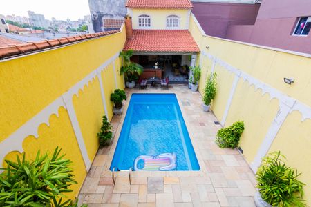 Casa à venda com 450m², 4 quartos e 2 vagas Casa à venda com 450m², 4 quartos e 2 vagasPiscina