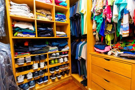 Casa à venda com 450m², 4 quartos e 2 vagas Casa à venda com 450m², 4 quartos e 2 vagasCloset