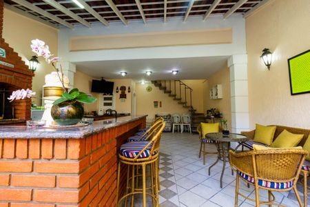 Casa à venda com 450m², 4 quartos e 2 vagas Casa à venda com 450m², 4 quartos e 2 vagasChurrasqueira