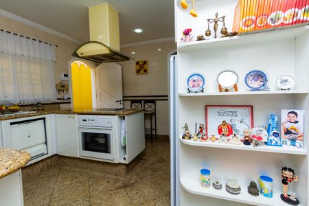 Casa à venda com 450m², 4 quartos e 2 vagas Casa à venda com 450m², 4 quartos e 2 vagasCozinha