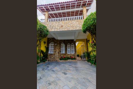 Casa à venda com 450m², 4 quartos e 2 vagas Casa à venda com 450m², 4 quartos e 2 vagasGaragem