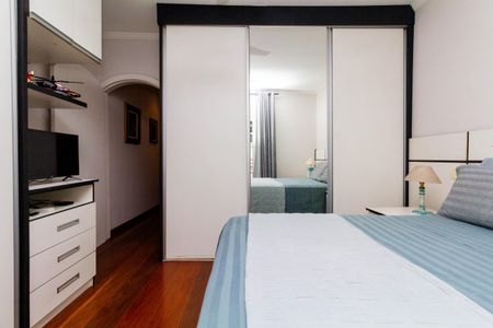 Casa à venda com 450m², 4 quartos e 2 vagas Casa à venda com 450m², 4 quartos e 2 vagasQuarto 1 - suíte com varanda