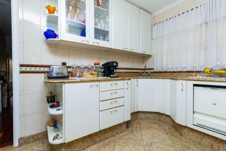 Casa à venda com 450m², 4 quartos e 2 vagas Casa à venda com 450m², 4 quartos e 2 vagasCozinha