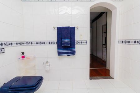 Casa à venda com 450m², 4 quartos e 2 vagas Casa à venda com 450m², 4 quartos e 2 vagasBanheiro da Suíte 1