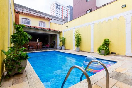 Casa à venda com 450m², 4 quartos e 2 vagas Casa à venda com 450m², 4 quartos e 2 vagasPiscina
