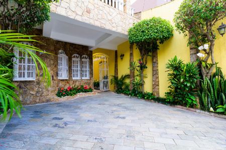 Casa à venda com 450m², 4 quartos e 2 vagas Casa à venda com 450m², 4 quartos e 2 vagasGaragem