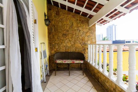 Casa à venda com 450m², 4 quartos e 2 vagas Casa à venda com 450m², 4 quartos e 2 vagasVaranda 2