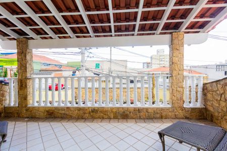 Casa à venda com 450m², 4 quartos e 2 vagas Casa à venda com 450m², 4 quartos e 2 vagasVaranda 1