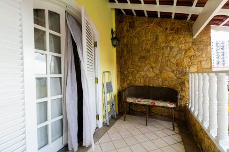 Casa à venda com 450m², 4 quartos e 2 vagas Casa à venda com 450m², 4 quartos e 2 vagasVaranda 2