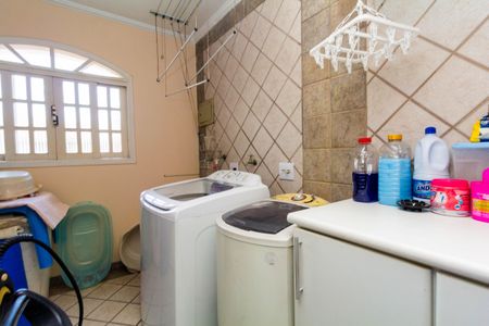 Casa à venda com 450m², 4 quartos e 2 vagas Casa à venda com 450m², 4 quartos e 2 vagasÁrea de Serviço