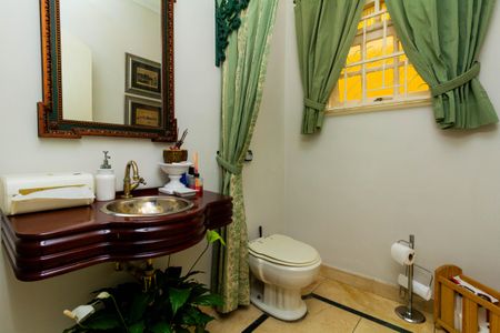 Casa à venda com 450m², 4 quartos e 2 vagas Casa à venda com 450m², 4 quartos e 2 vagasBanheiro 4