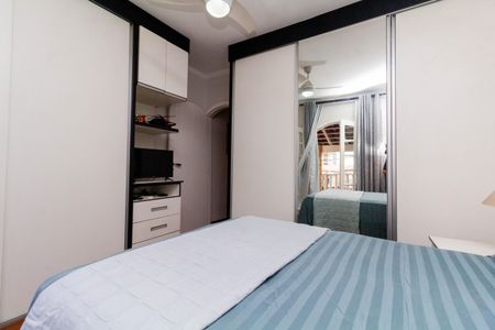 Casa à venda com 450m², 4 quartos e 2 vagas Casa à venda com 450m², 4 quartos e 2 vagasQuarto 1 - suíte com varanda