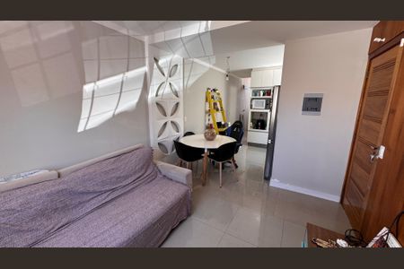 Casa à venda com 78m², 2 quartos e 2 vagas Casa à venda com 78m², 2 quartos e 2 vagasSala