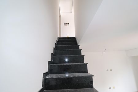 Apartamento à venda com 100m², 3 quartos e 2 vagasEscada