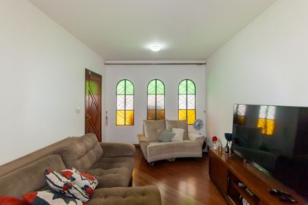 Casa à venda com 129m², 3 quartos e 2 vagas Casa à venda com 129m², 3 quartos e 2 vagasSala