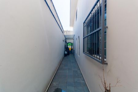 Casa à venda com 129m², 3 quartos e 2 vagas Casa à venda com 129m², 3 quartos e 2 vagasCorredor Lateral