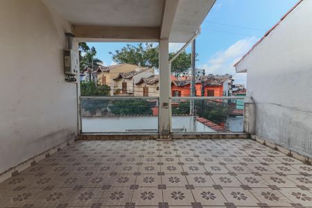 Casa à venda com 264m², 4 quartos e 4 vagas Casa à venda com 264m², 4 quartos e 4 vagasVaranda entre Quartos
