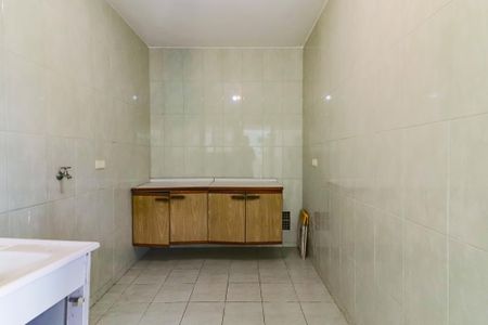 Casa à venda com 264m², 4 quartos e 4 vagas Casa à venda com 264m², 4 quartos e 4 vagasCozinha e Área de Serviço