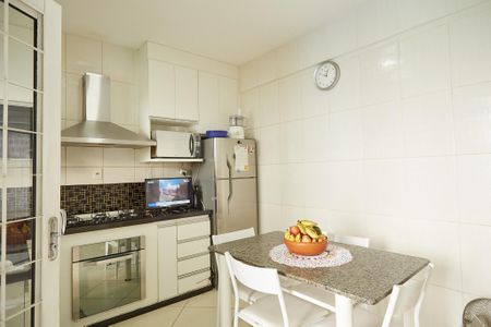 Casa para alugar com 253m², 4 quartos e 2 vagasCozinha