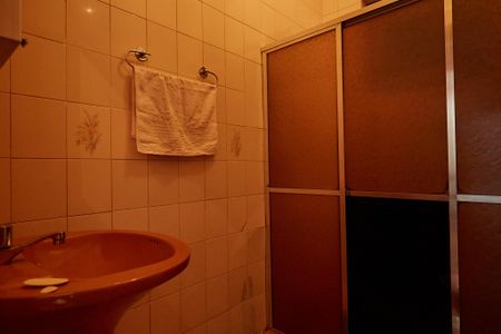 Casa para alugar com 253m², 4 quartos e 2 vagasBanheiro 