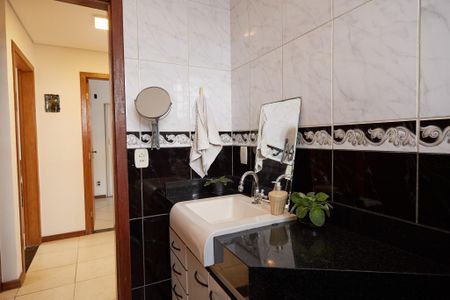 Casa para alugar com 253m², 4 quartos e 2 vagasBanheiro 2