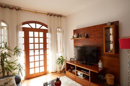 Casa para alugar com 253m², 4 quartos e 2 vagasSala