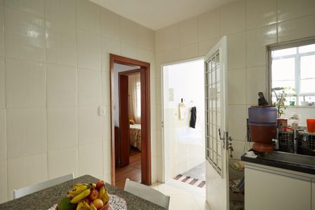 Casa para alugar com 253m², 4 quartos e 2 vagasCozinha