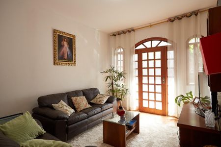 Casa para alugar com 253m², 4 quartos e 2 vagasSala