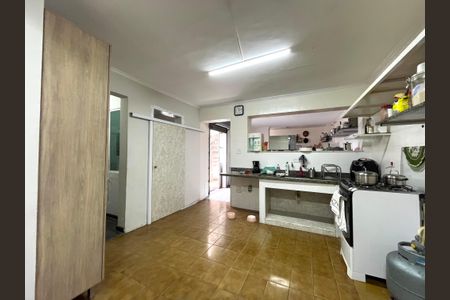 Casa à venda com 290m², 5 quartos e 1 vaga Casa à venda com 290m², 5 quartos e 1 vagaCozinha