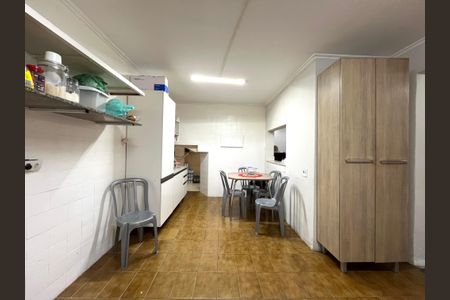 Casa à venda com 290m², 5 quartos e 1 vaga Casa à venda com 290m², 5 quartos e 1 vagaCozinha