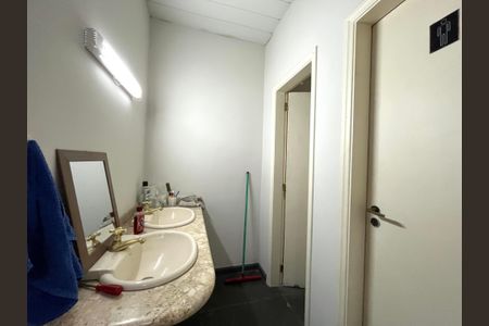 Casa à venda com 290m², 5 quartos e 1 vaga Casa à venda com 290m², 5 quartos e 1 vagaLavabos