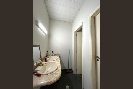 Casa à venda com 290m², 5 quartos e 1 vaga Casa à venda com 290m², 5 quartos e 1 vagaLavabos