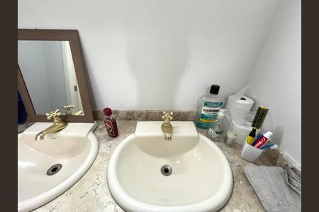 Casa à venda com 290m², 5 quartos e 1 vaga Casa à venda com 290m², 5 quartos e 1 vagaLavabos