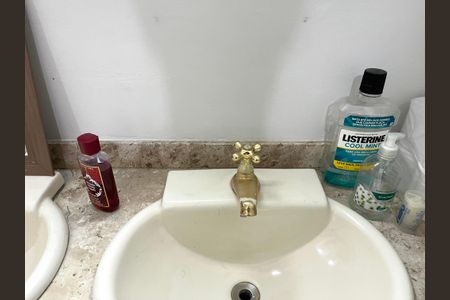 Casa à venda com 290m², 5 quartos e 1 vaga Casa à venda com 290m², 5 quartos e 1 vagaLavabos